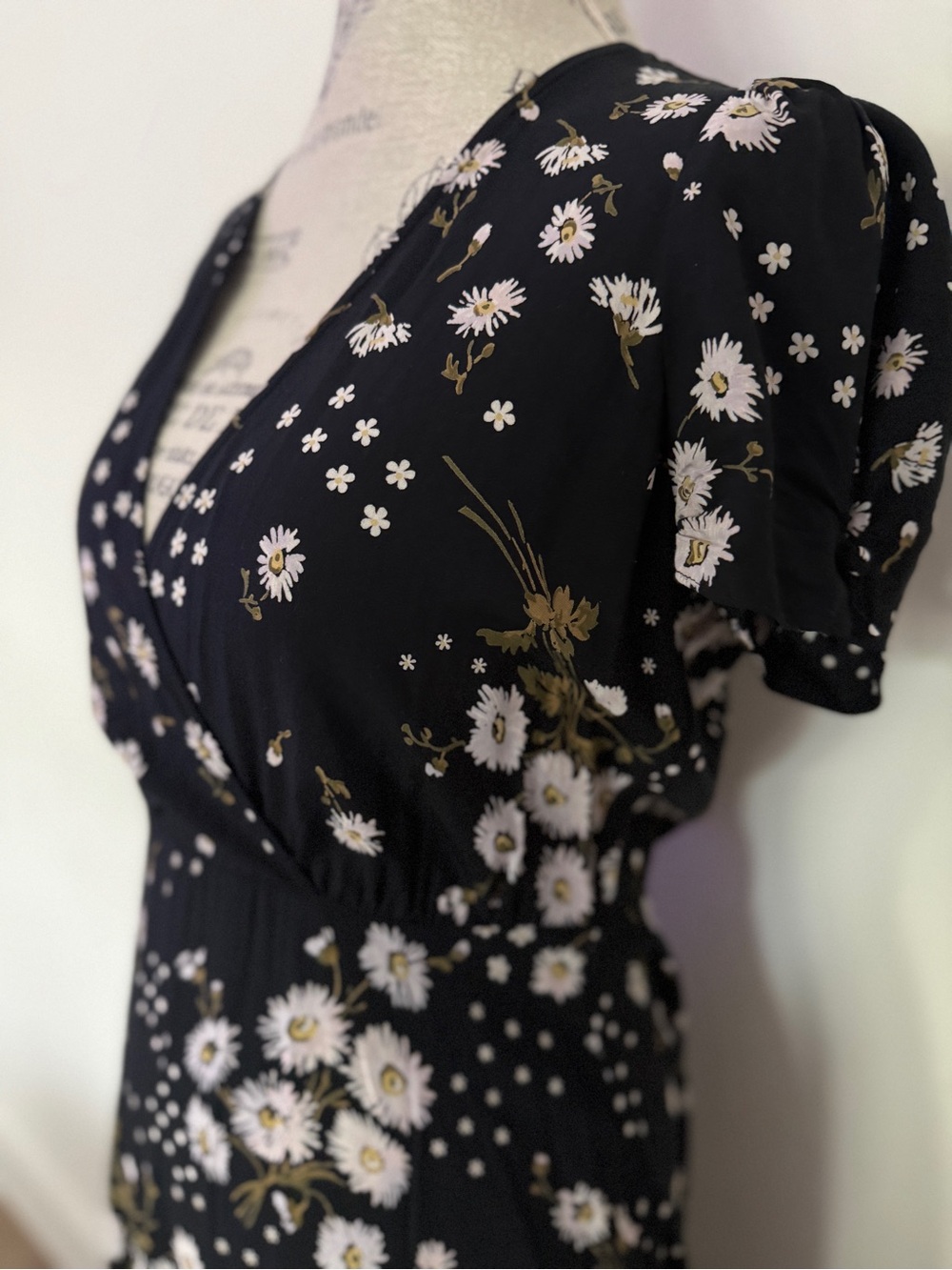 Madewell Black Floral V-Neck Midi Dress - Picture 7 of 11